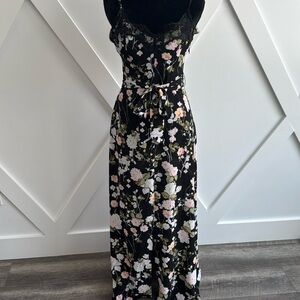 Floral lace maxi dress with middle hem